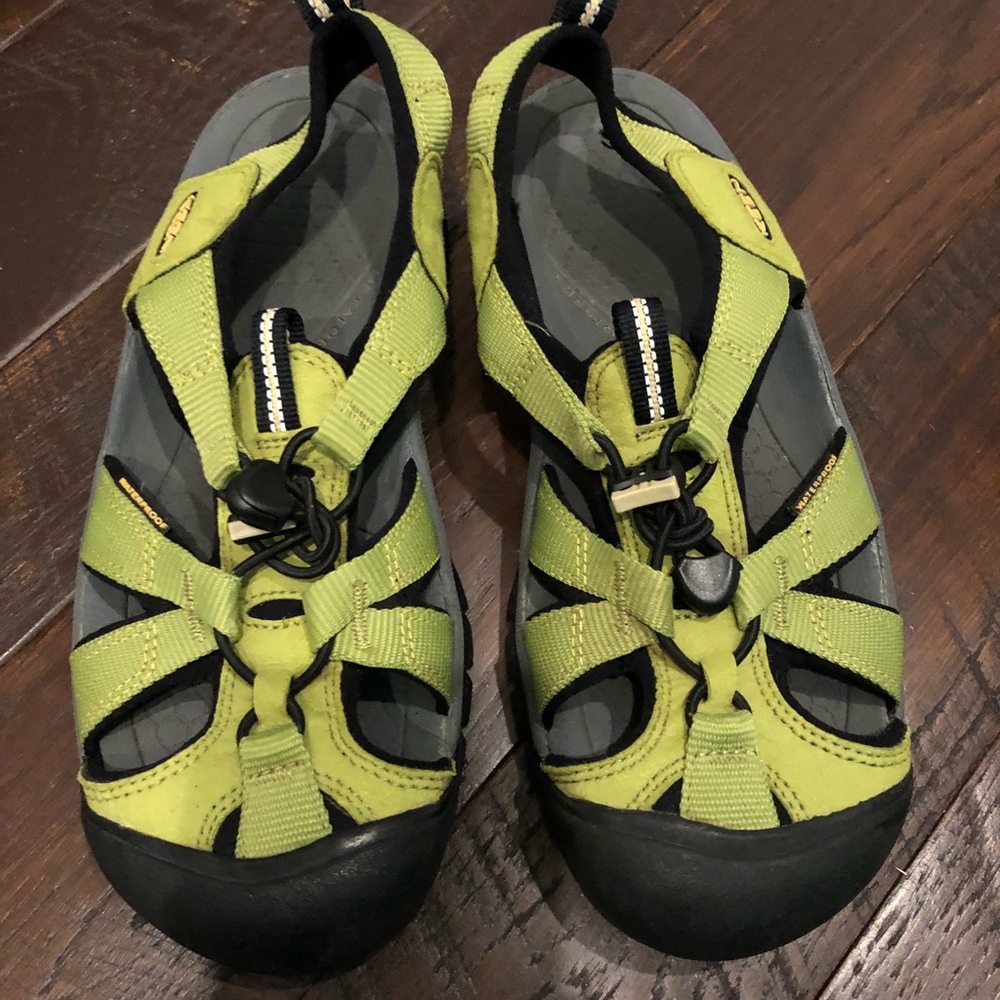Keen water shoes, size 9